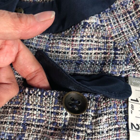 Tibi New York’s Chanel Style Knit Cropped Jacket 4 usable pockets. Hidden snaps. - Picture 15 of 16